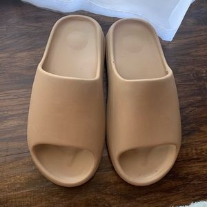 Slides men size 10-11